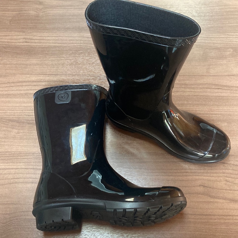 UGG boots women’s size 6